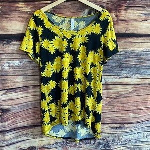 LuLaRoe Daisy Classic Tee